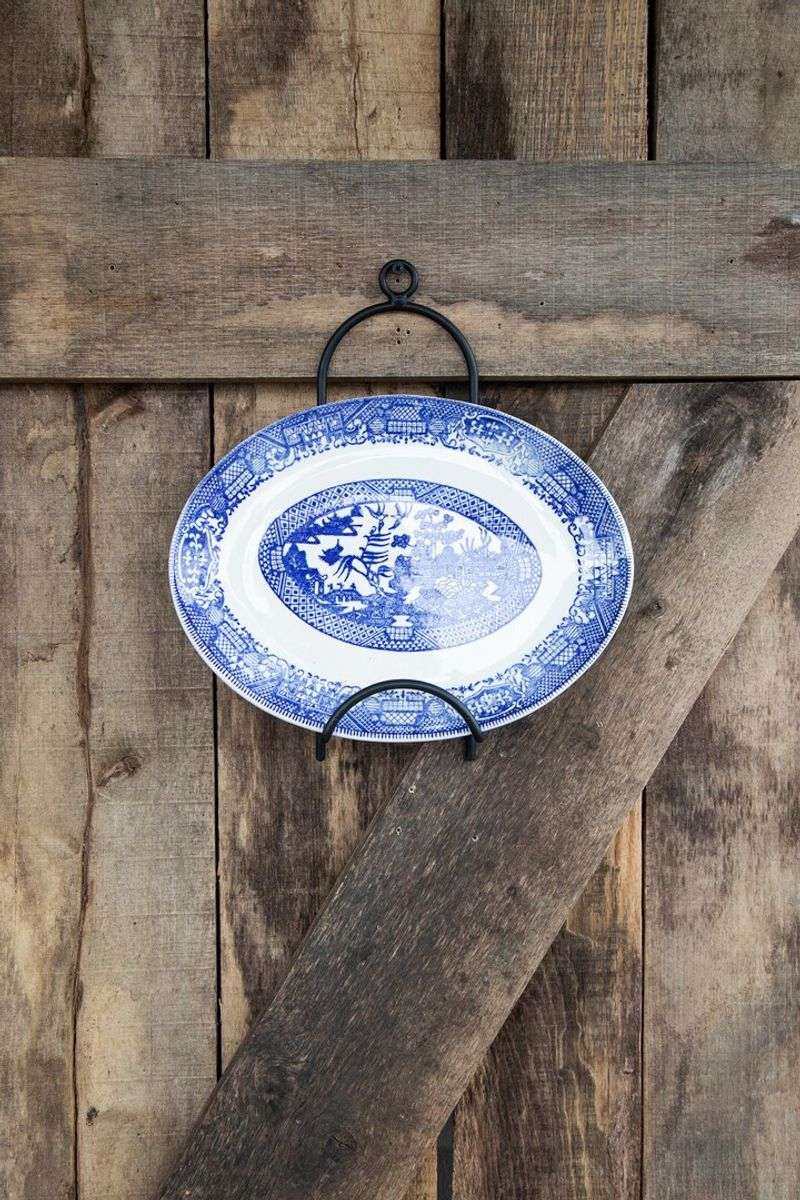 13 Living Room Decor Ideas That Are Disappearing Across Pennsylvania - Decor Hint Decorative Plate Displays