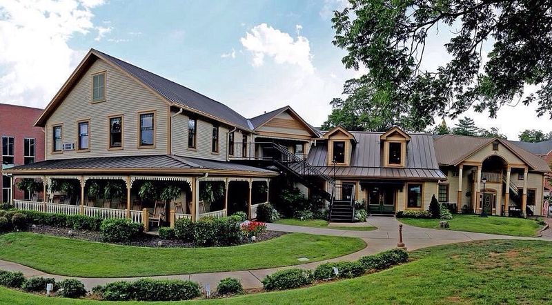 10 Georgia Country Restaurants Full Of Charm And Worth Every Mile - Decor Hint The Smith House in Dahlonega