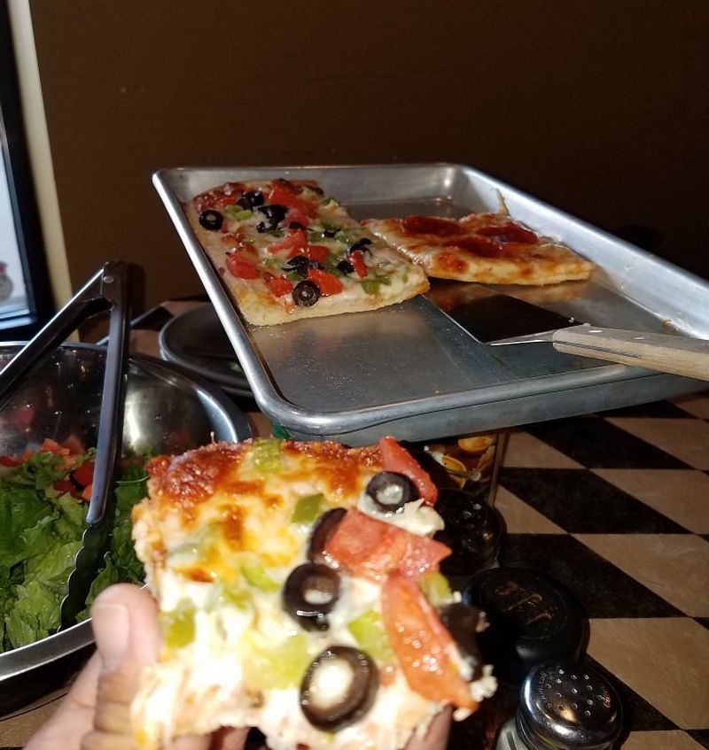 11 Tennessee Pizza Joints Serving Pies Worth Every Road Trip - Decor Hint Pizzeria Venti - Chattanooga