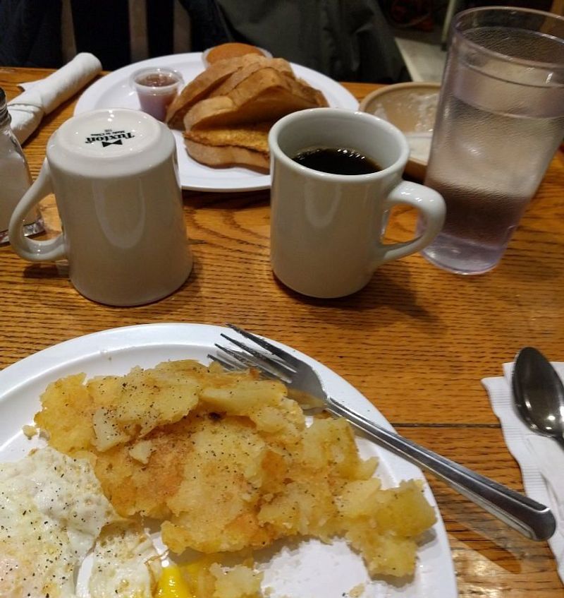 Massachusetts Restaurants Serving Chicken-Fried Steaks You Can't Miss - Decor Hint The Neighborhood Restaurant - Somerville