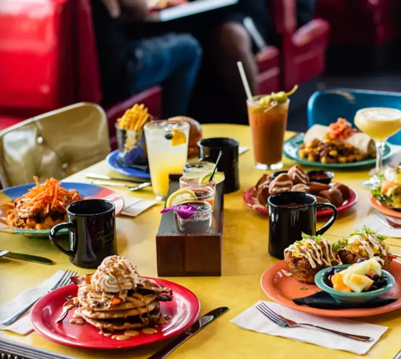 16 Massachusetts Breakfast Spots Locals Can't Stop Raving About - Decor Hint The Friendly Toast - Cambridge (Harvard Square)