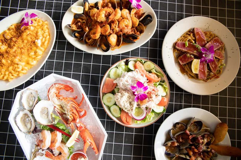 12 Hawaii Fish Fry Restaurants Bringing Island Flavor To A Midwest Classic - Decor Hint Fresh Catch
