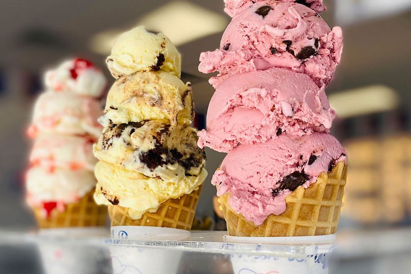 The Official 20 Stop Ohio Ice Cream Trail And The Central Ohio Shops You Can't Miss - Decor Hint Handel's Homemade Ice Cream & Yogurt - Youngstown