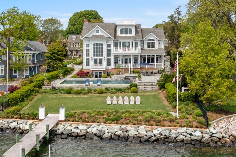 Luxury Waterfront & Chesapeake Bay Homes
