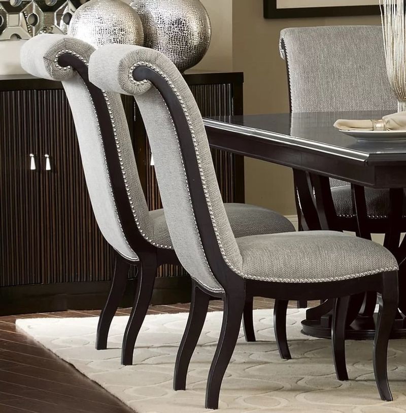 12 Pennsylvania Furniture Styles Homeowners Are Embracing Again In 2026 - Decor Hint Queen Anne-Style Accents