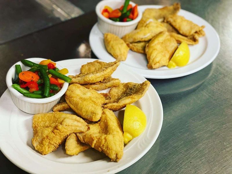 14 Hidden Montana Restaurants Where Fried Fish Steals The Show - Decor Hint Lakeside Landing