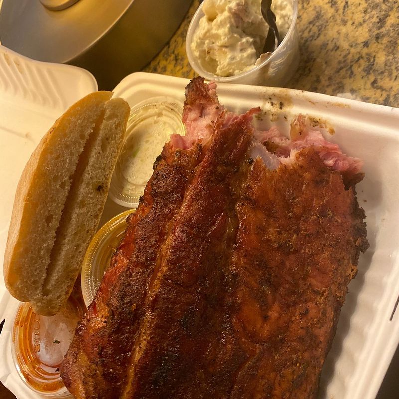15 Small-Town Arkansas Restaurants Overflowing With Charm - Decor Hint Bubba's BBQ