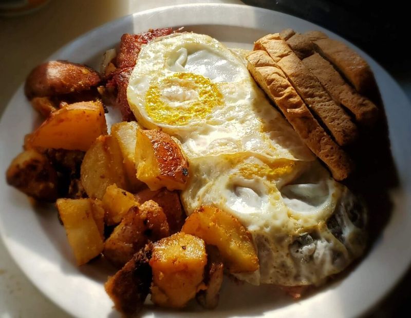 16 Massachusetts Breakfast Spots Locals Can't Stop Raving About - Decor Hint Miss Worcester Diner - Worcester