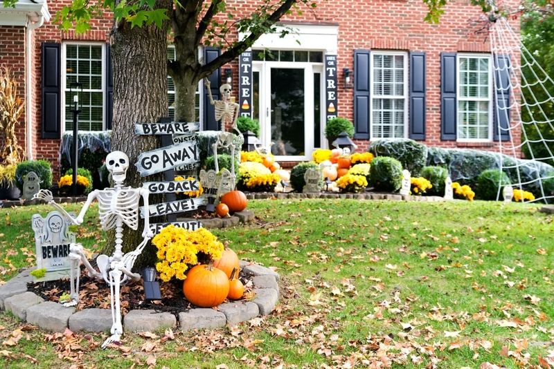 Texas Woman's Brilliant Budget Halloween Décor Idea Is Going Viral - Decor Hint How One Idea Could Spark A Trend