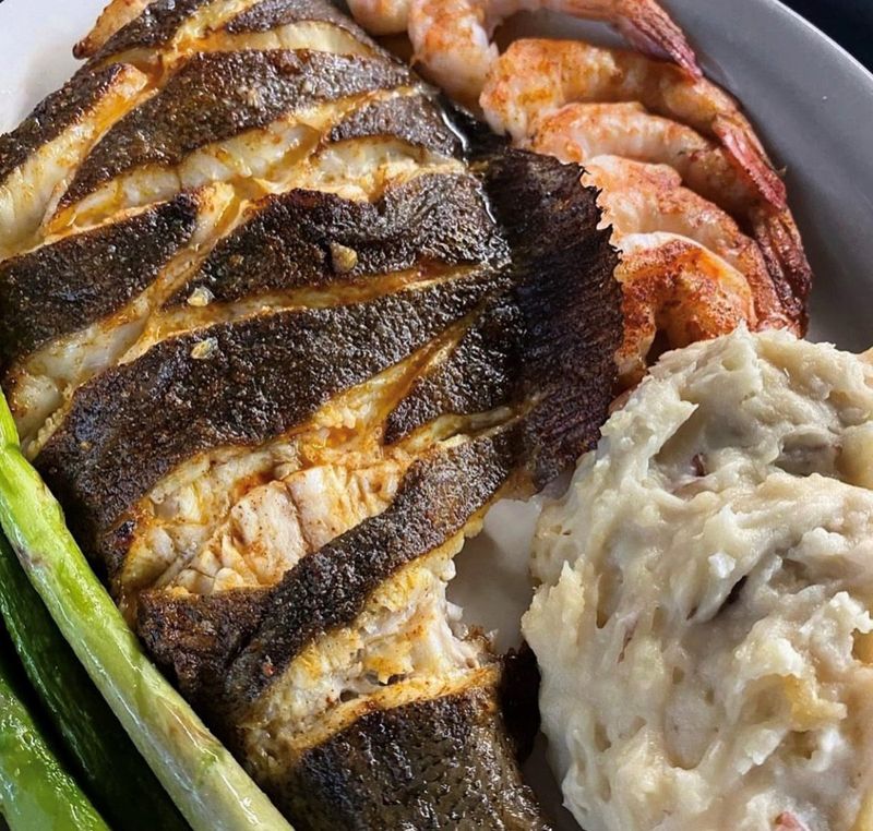 Tom's Seafood & Oyster Bar - Morehead City