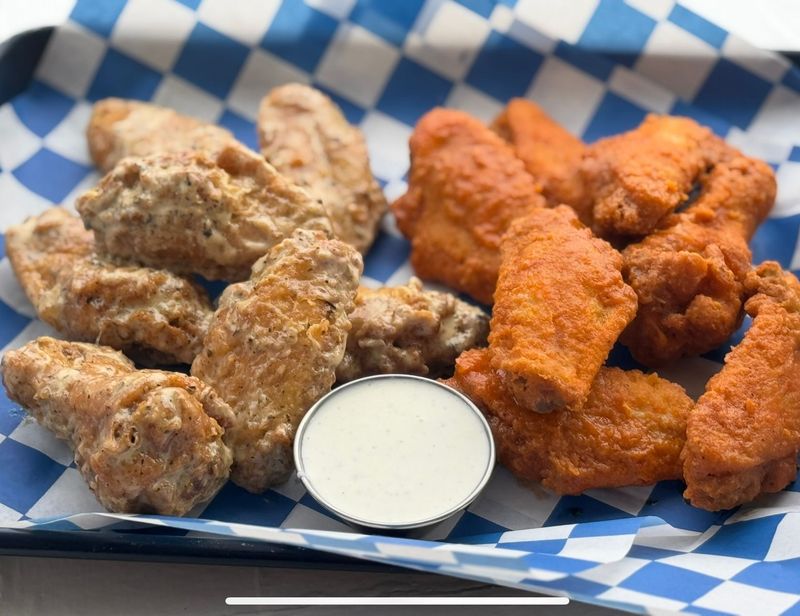 16 Mississippi Family-Run Fried Chicken Restaurants You'll Drive Miles For - Decor Hint Blue & White Restaurant - Tunica