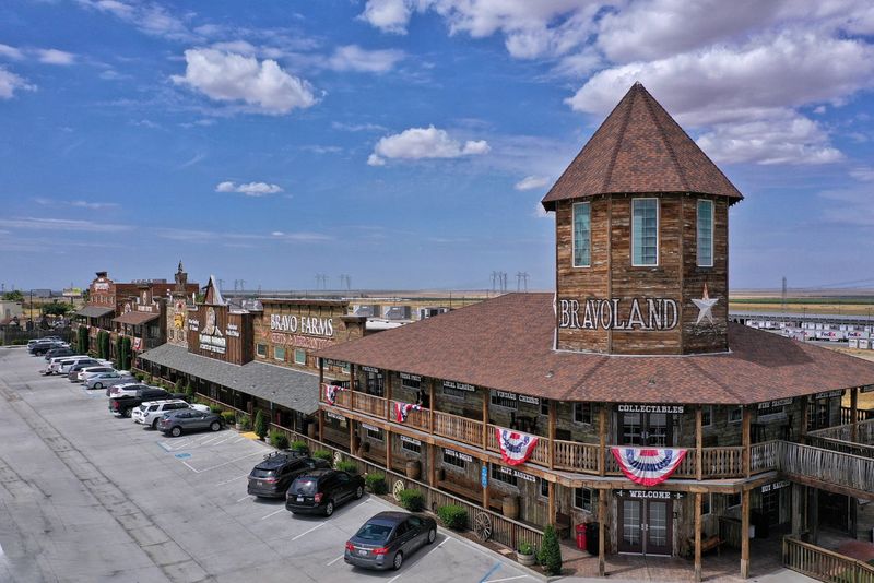 12 California Road Trip Stops With Amazing Food Hiding In Gas Stations - Decor Hint Bravo Farms - Kettleman City