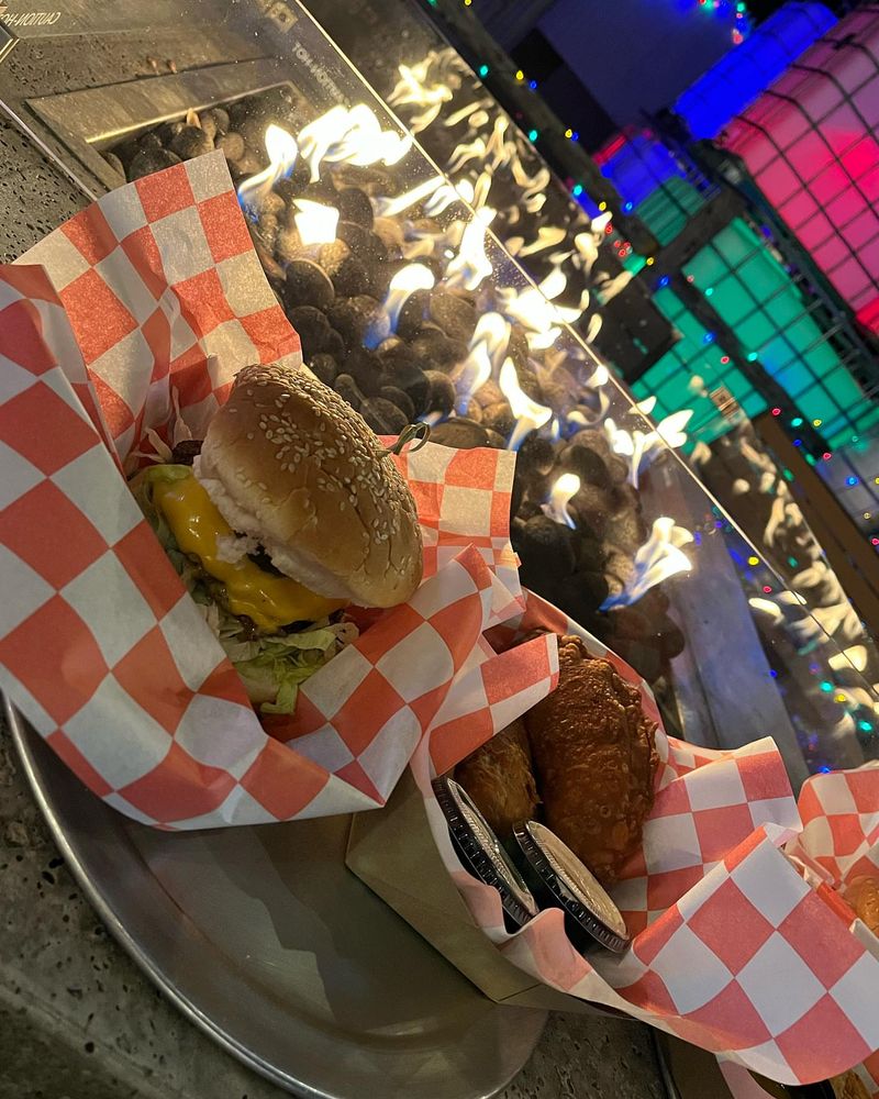 Pop's Place Food Truck, Milton
