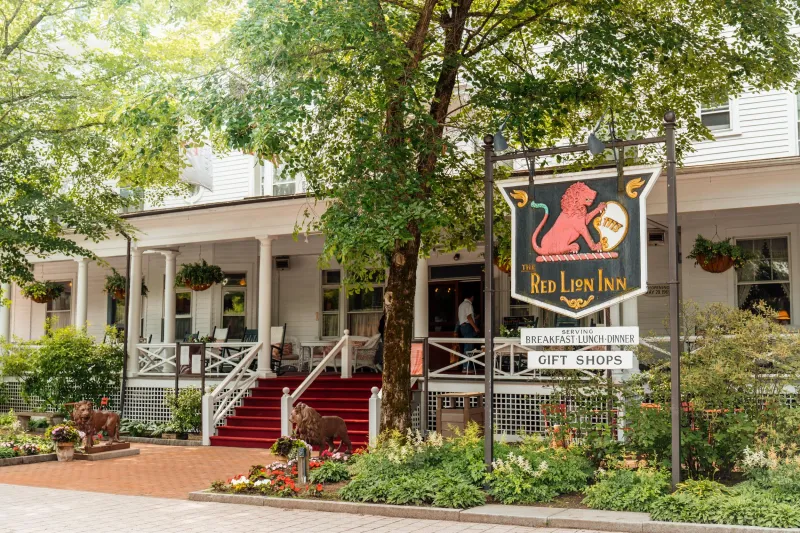 Massachusetts Restaurants So Charming They Belong On A Postcard - Decor Hint The Red Lion Inn, Stockbridge