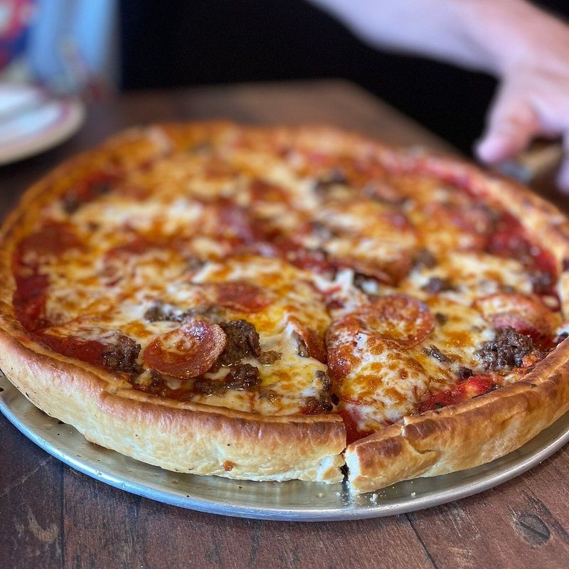 16 Nevada Pizza Places Keeping The Family-Style Tradition Alive - Decor Hint Vinny's Pizzeria