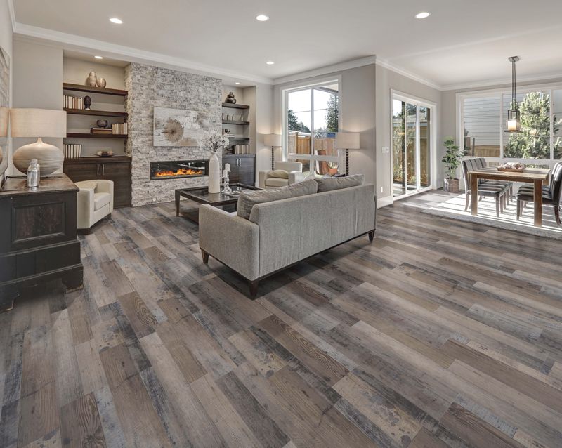 14 Flooring Looks Los Angeles Designers Are Betting You'll See Everywhere Next Year - Decor Hint Luxury Vinyl Plank