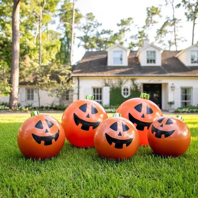 Halloween Decorations California Designers Say You Should Avoid - Decor Hint Oversized Inflatable Yard Decorations