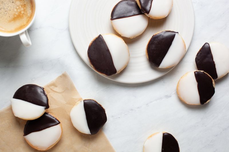 10 Foods New York Perfected And 10 California Redefined - Decor Hint Black-And-White Cookie
