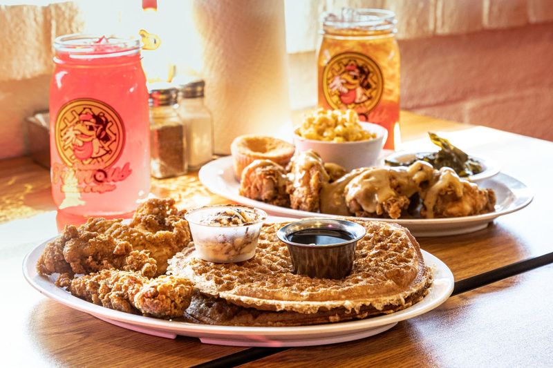 12 New Mexico Cafés Frying Up Golden Chicken The Old-Fashioned Way - Decor Hint Frank's Famous Chicken & Waffles - Albuquerque