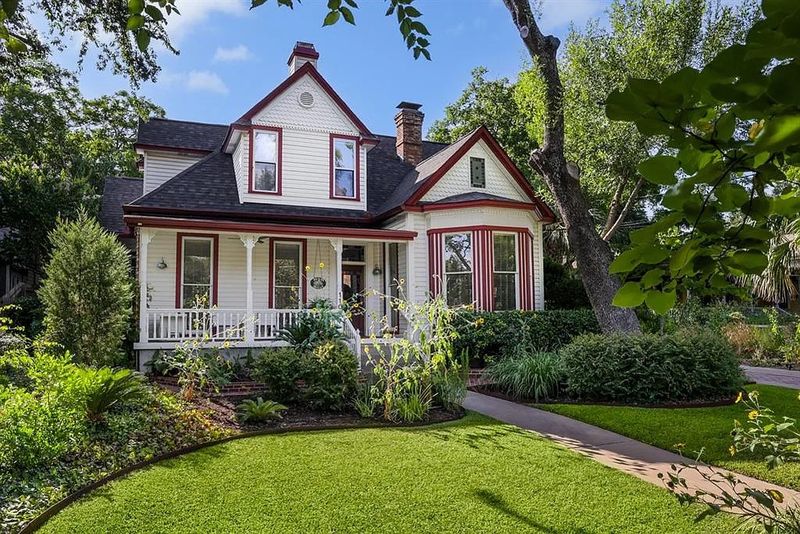 Austin's, Texas Most Exciting Neighborhood In 2025 Is Bursting With Art, Music, And Creative Energy - Decor Hint Historic Homes And Hidden Architectural Gems