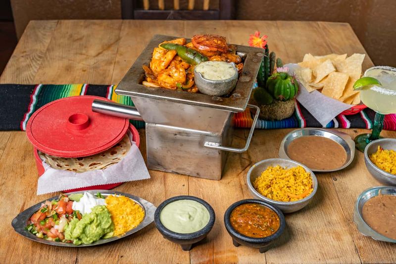 20 Texas Mexican Restaurants Where The Chips And Salsa Steal The Show - Decor Hint El Tiempo Cantina - Houston