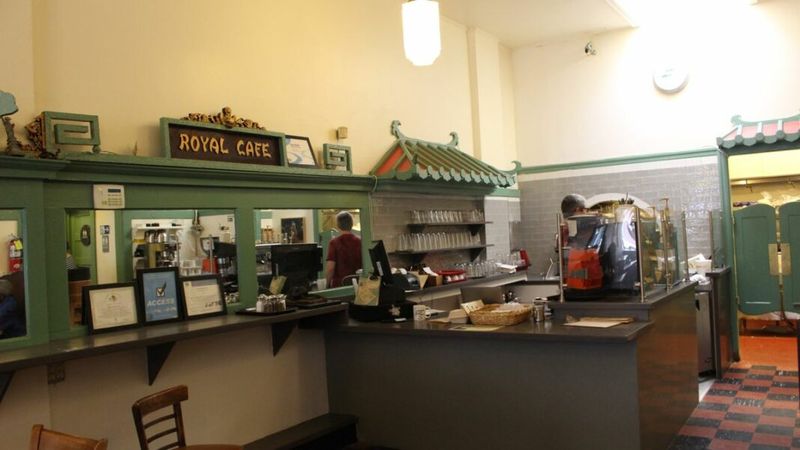 12 California Diners That Prove Pie And Coffee Never Go Out Of Style - Decor Hint Mama's Royal Cafe, Oakland
