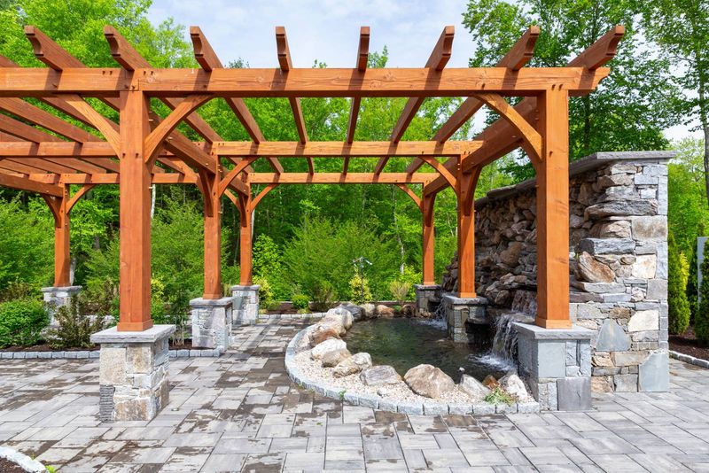 15 Living Oak Designs From Tierra's Texas That Showcase True Southern Sophistication - Decor Hint Oak Pergola with Crossbeam Design
