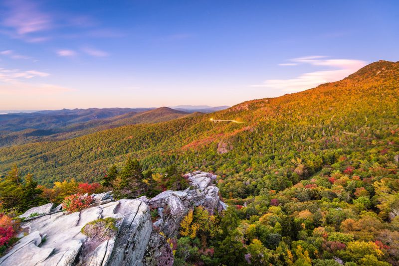 DC Day Trips That'll Make You Fall In Love With The Mid-Atlantic All Over Again - Decor Hint Skyline Drive in Fall