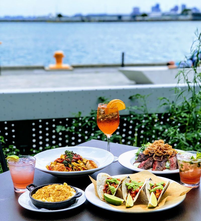 18 Seafood Buffets In Illinois Where Every Bite Feels Like A Coastal Escape - Decor Hint Riva Crabhouse Navy Pier