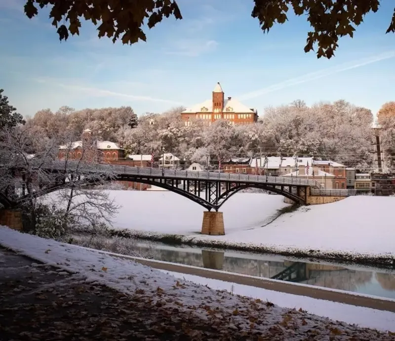 Once-Peaceful Illinois Towns Now Overwhelmed By Tourists - Decor Hint Galena: Historic Streets Bursting With Visitors