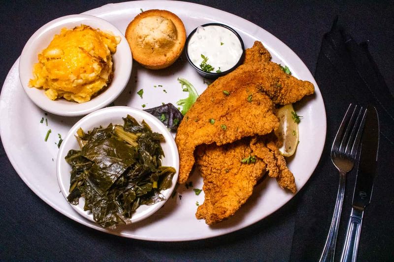 14 Airport Restaurants In Atlanta That'll Change The Way You Think About Layovers - Decor Hint Paschal's Southern Cuisine