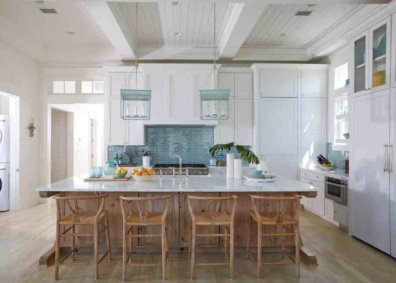Neutral Palettes With Pops Of Lake-Inspired Color