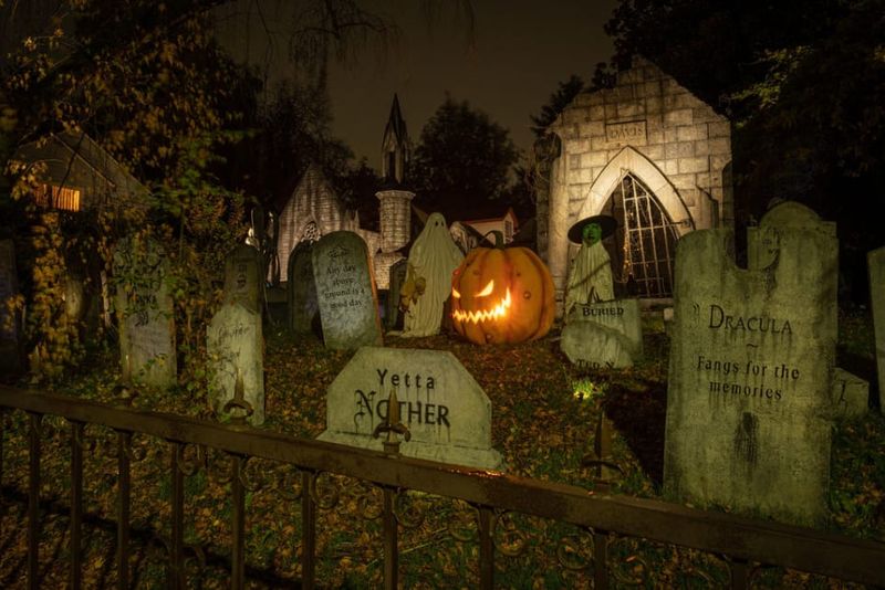 Oregon's 12 Most Creative Halloween Setups - Decor Hint Davis Graveyard, Milwaukie