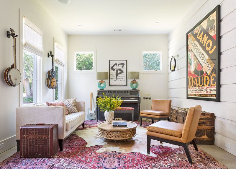 Big Moves In Arizona’s Retro Market: 14 Items Soar, 6 Dive - Decor Hint Retro Home Decor Textiles