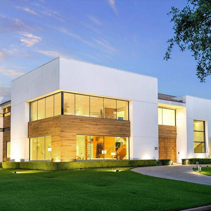 10 Texas Home Styles Experts Predict Will See Price Drops By Late 2025 - Decor Hint Luxury Homes in Oversaturated Markets