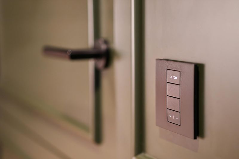 Things You May Want To Avoid If You're Planning To Sell Your House - Decor Hint Ignoring Technology Updates