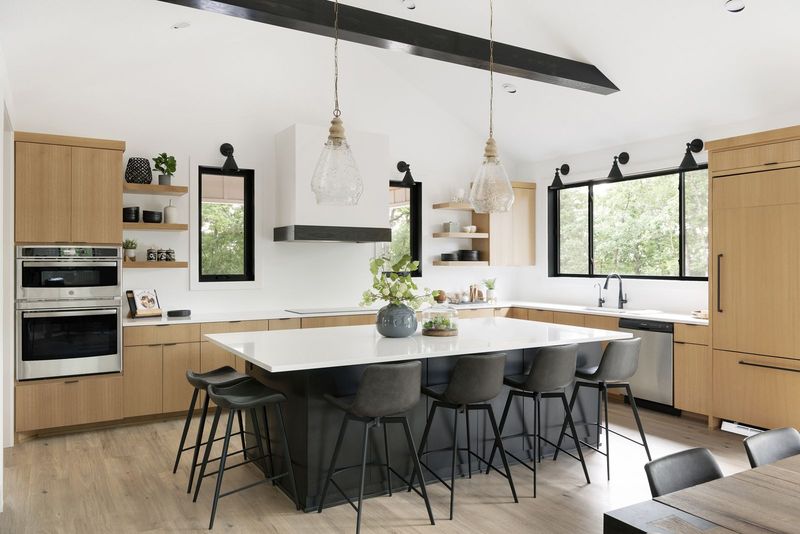 14 Maryland Homes With Design Features Owners Now Regret Choosing - Decor Hint Massive Kitchen Islands That Block Flow