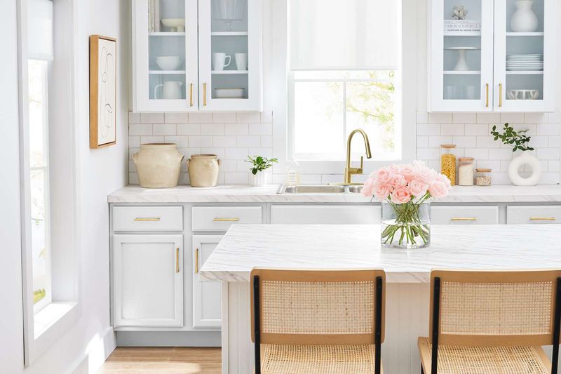 16 Georgia Home Trends Locals Already Regret (And More On The Way) - Decor Hint All-White Kitchens