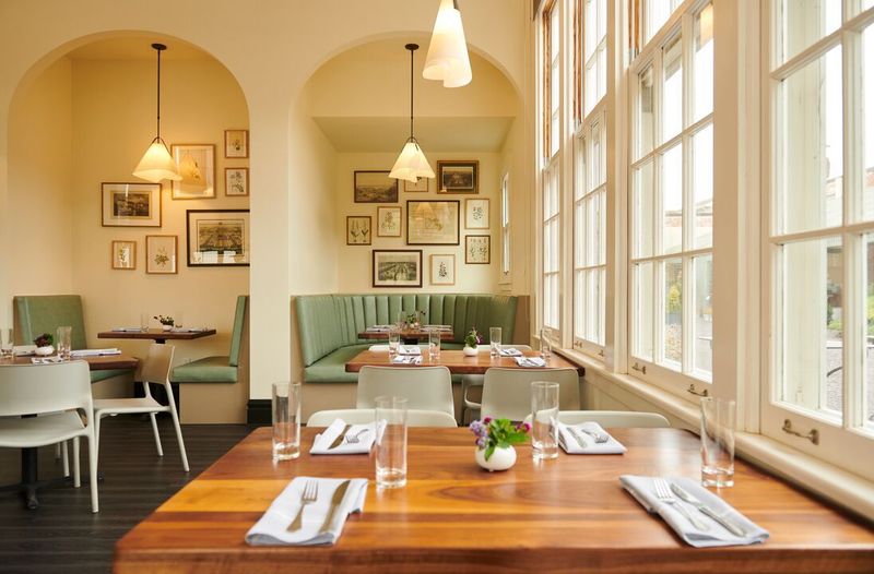 Why Missouri's St. Louis Restaurants Are Struggling With Rising Costs And Fewer Diners - Decor Hint Labor Costs Climbing And The Impact On Margins