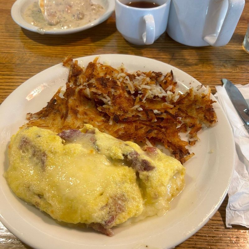 Iowa Breakfast Spots Known For Big, Hearty Omelets - Decor Hint Bluebird Diner