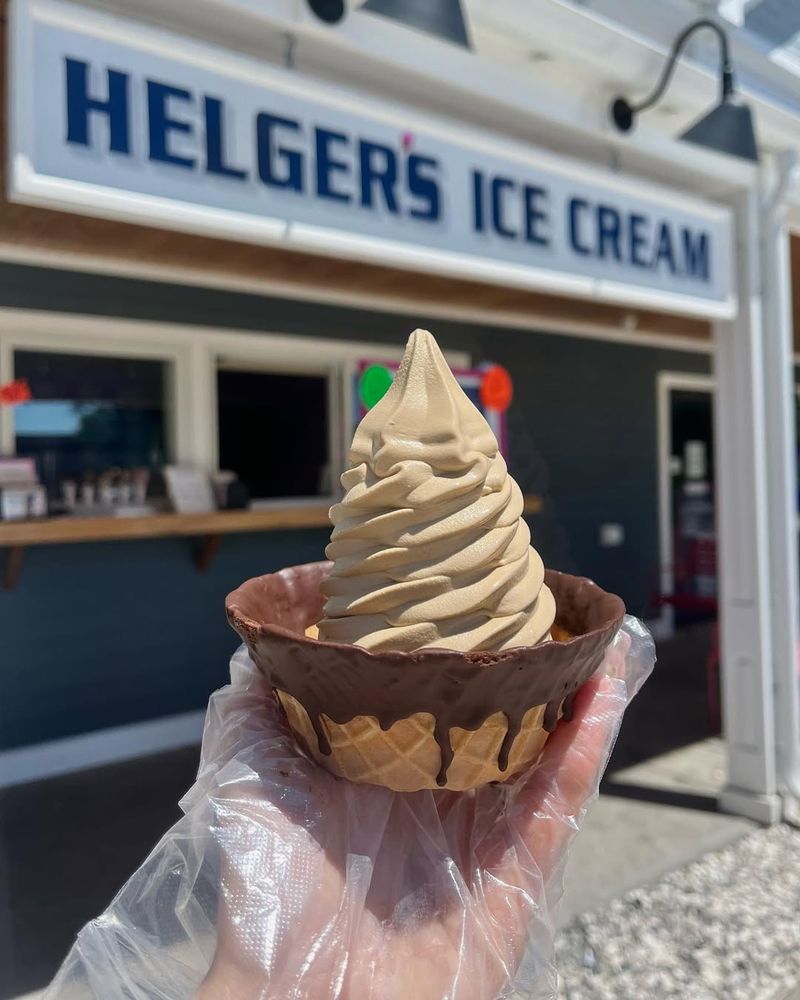 Fall River, Massachusetts Eats Up The Season With Spooky Pizza Parties, Paint Nights And More - Decor Hint Saying Goodbye To Summer At Helger's Ice Cream