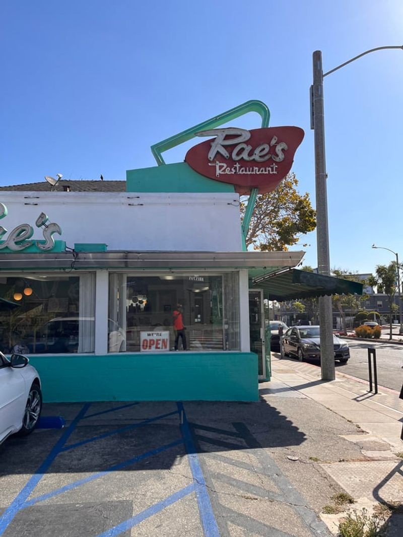 13 California Diners Where Comfort Food Still Rules The Menu - Decor Hint Rae's Restaurant