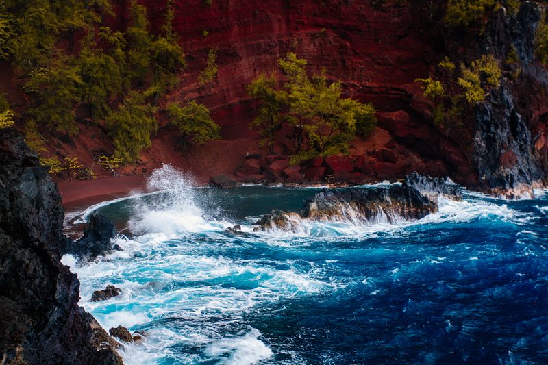 Kaihalulu Red Sand Beach