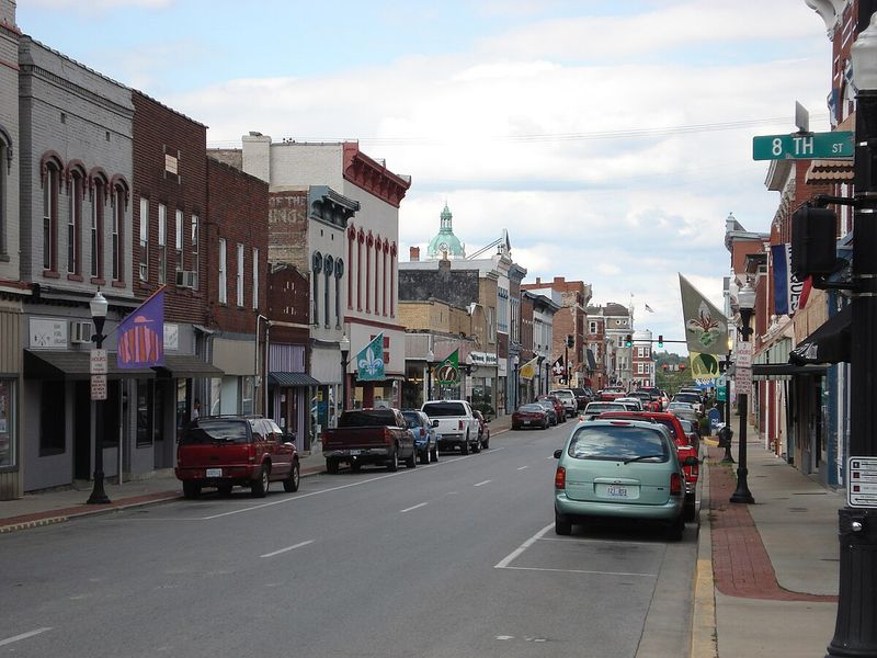 This Quaint Kentucky City Near Lexington Blends Rolling Farmland With Incredible Local Dining - Decor Hint Historic Downtown Paris And Local Landmarks