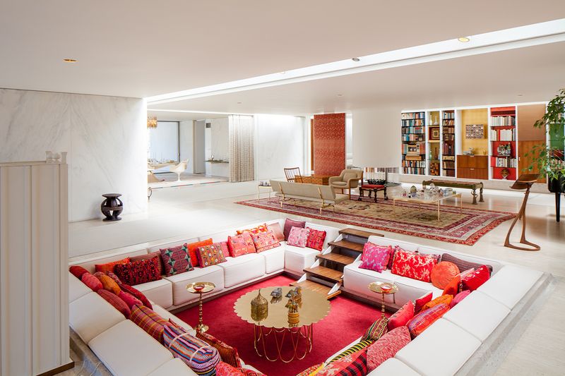 14 Texas Collectibles You Should Stop Investing In (And 6 You Can Toss) - Decor Hint Sunken Living Rooms