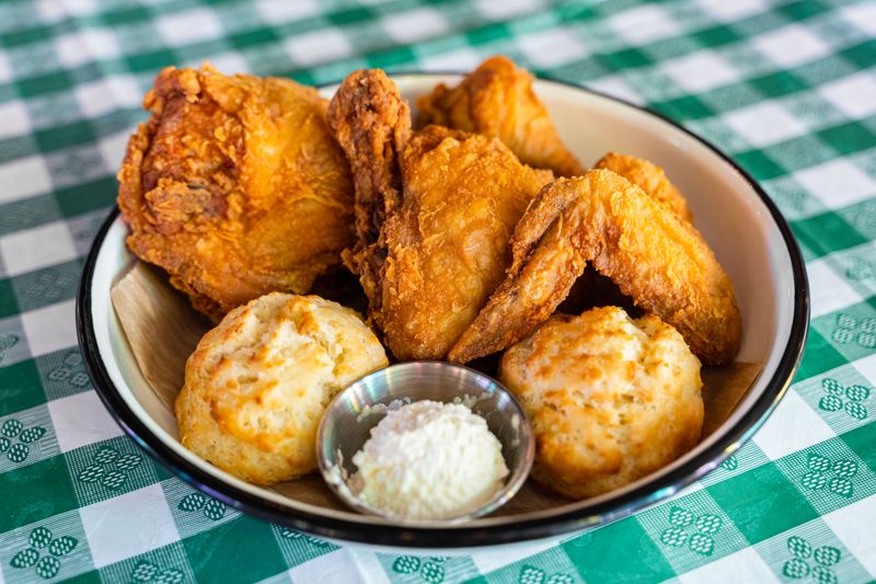 12 Illinois Restaurants Proving Fried Chicken Is Still King - Decor Hint Big Jones