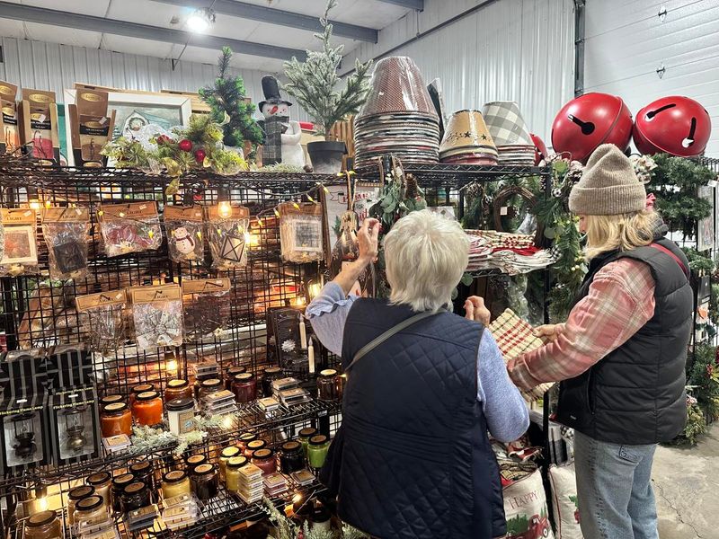 People Drive From All Over Pennsylvania To These Craft Fairs For One-Of-A-Kind Finds - Decor Hint Washington County Arts and Crafts Christmas Festival