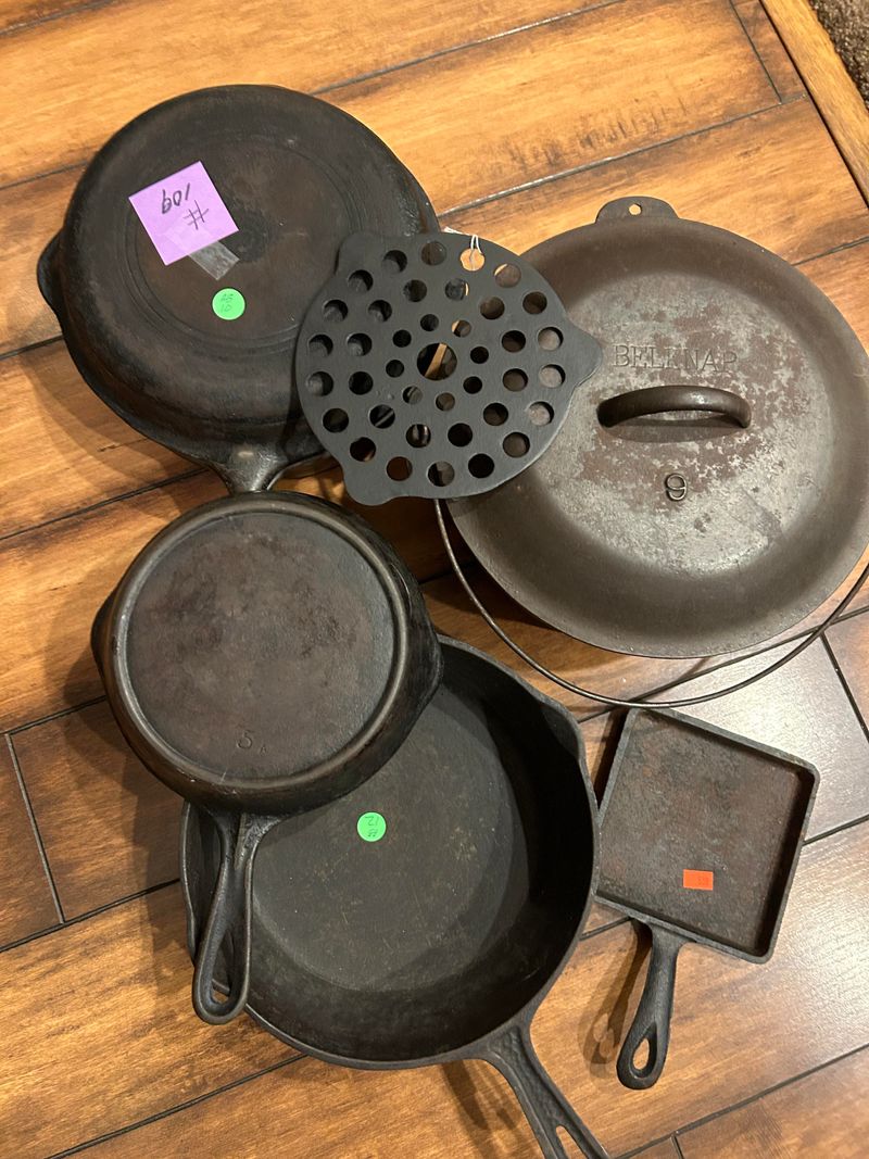 14 Texas Collectibles You Should Stop Investing In (And 6 You Can Toss) - Decor Hint Griswold, Wagner, And Le Creuset Cast Iron Cookware