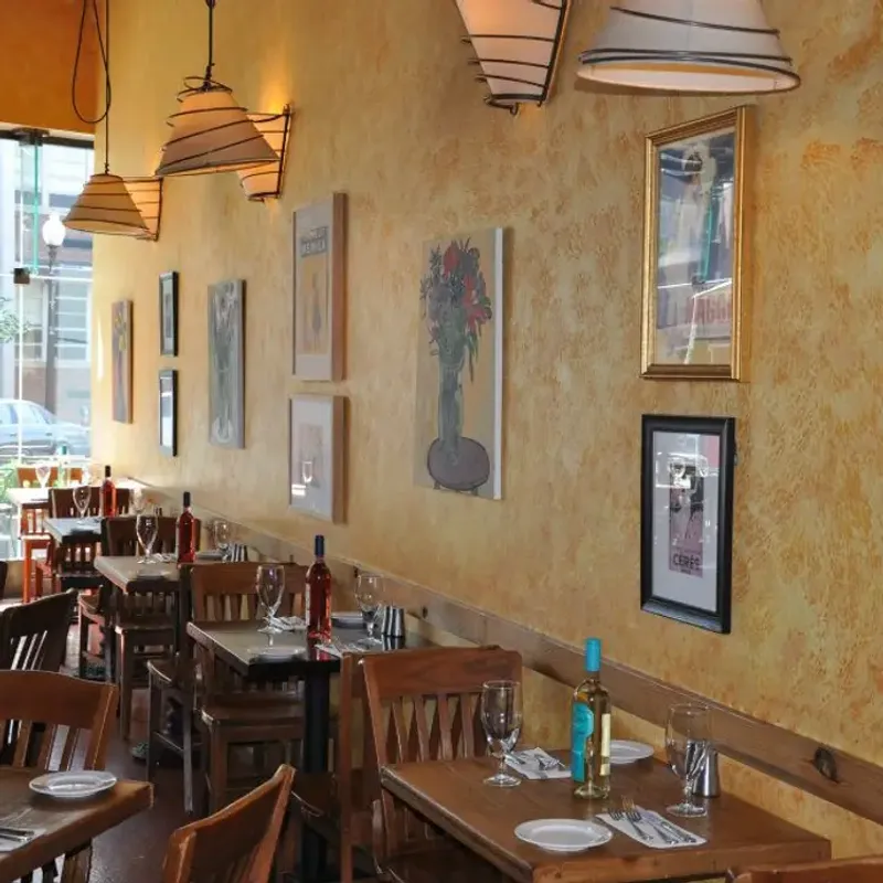 Best French Restaurants To Try In Washington, DC - Decor Hint Montmartre