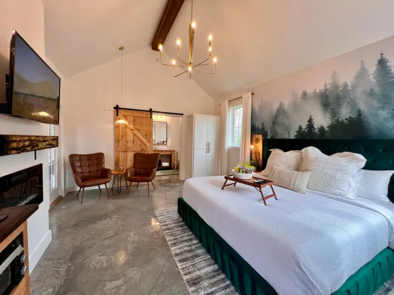 Maple Mountain Bedchambers